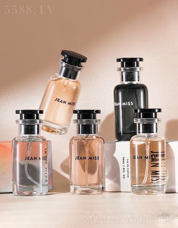 С�����������I(l��ng)��Ůʿ��ˮ