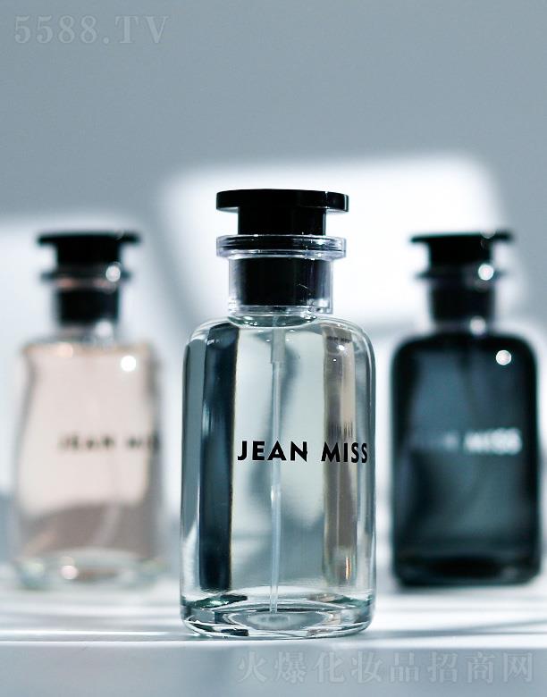 С���������I(l��ng)��Ůʿ��ˮ���b