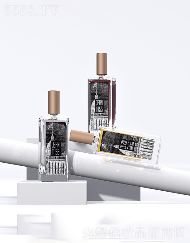 С�����������Ů��ˮ