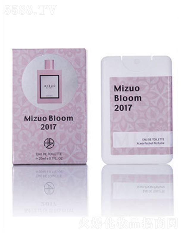 �������w���-�����`��